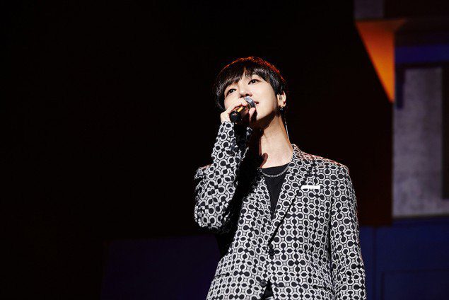 Yesung_1470631091_예성_THE_AGIT_이미지_1